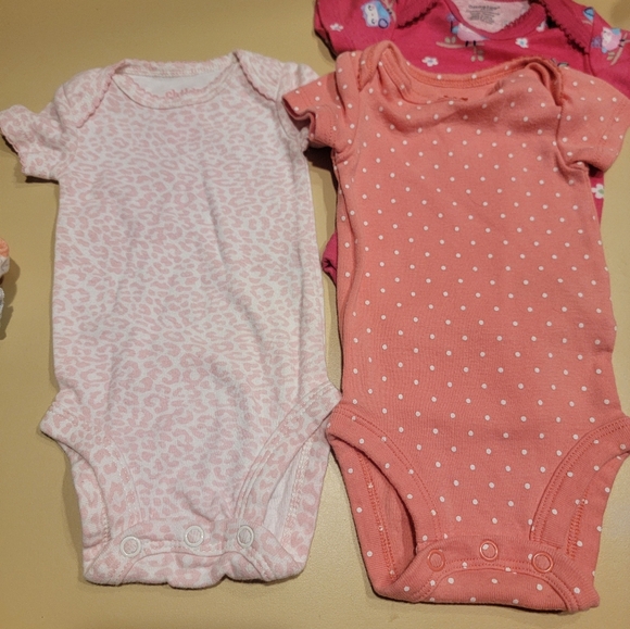 Bundle of 7 NB "Carter's" onesies. Various designs. Like new! - Picture 4 of 5